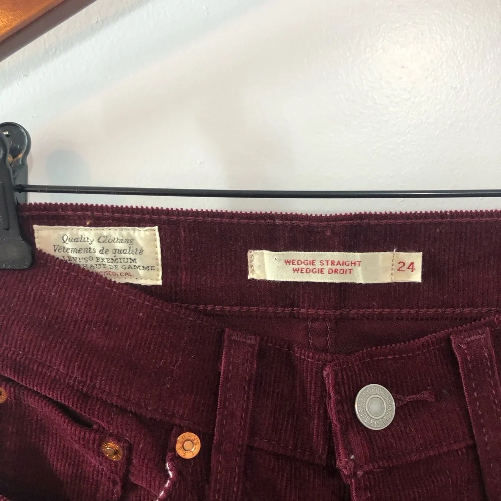 Levi's Corduroy Pants Womens Size 24 Wedgie Straight Burgundy Red Button Fly - Picture 3 of 14
